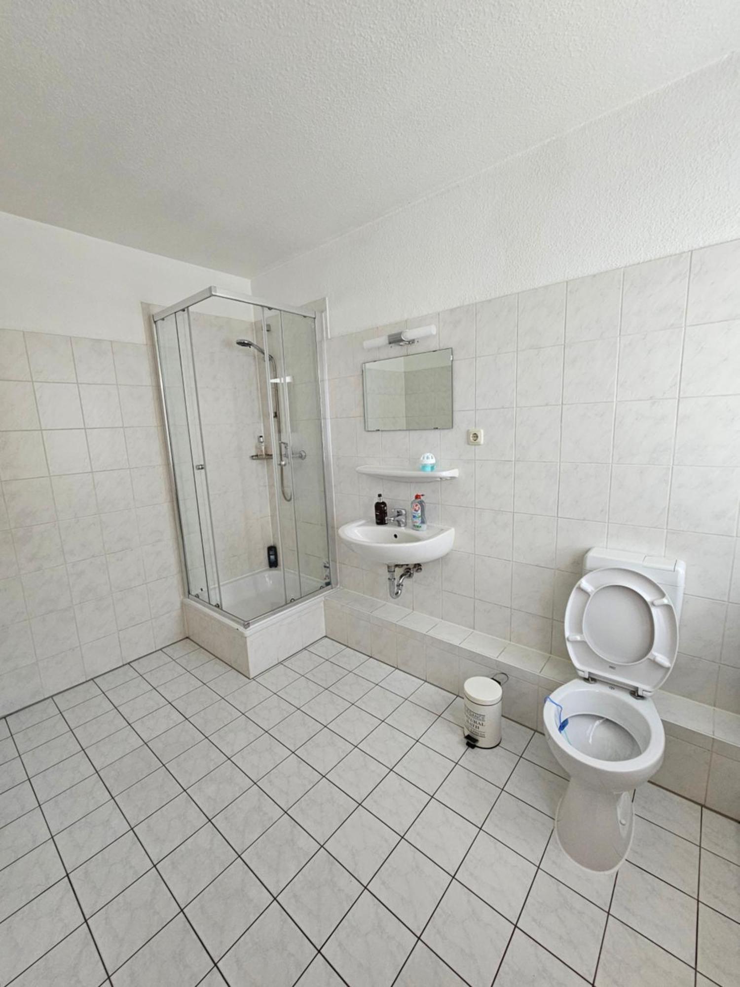 Einfache Ubernachtung Mit Eigenem Bad 3* Rostock